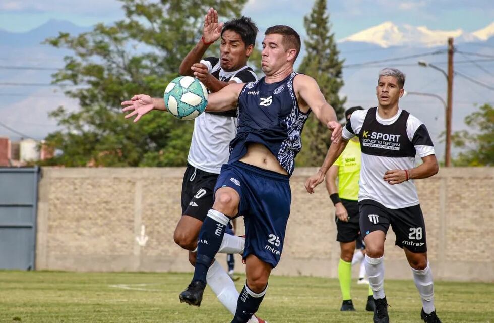 Gimnasia de Mendoza e Independiente Rivadavia se preparan a puro fútbol