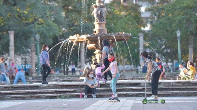 Plaza Colón. Calor en la ciudad (La Voz/Archivo).