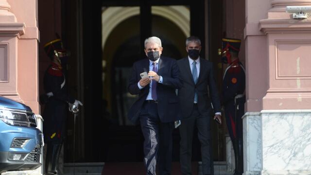 Aníbal Fernández saliendo de Casa Rosada. (Foto: Federico López Claro)