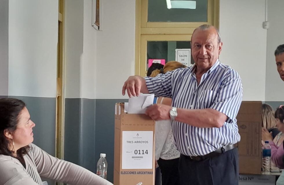 Elecciones 2023 en Tres Arroyos: Sánchez votó junto a sus hijos y por última vez como intendente