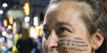 Quién es Geraldine Prais, la candidata de Milei que se tatuó en el rostro la palabra