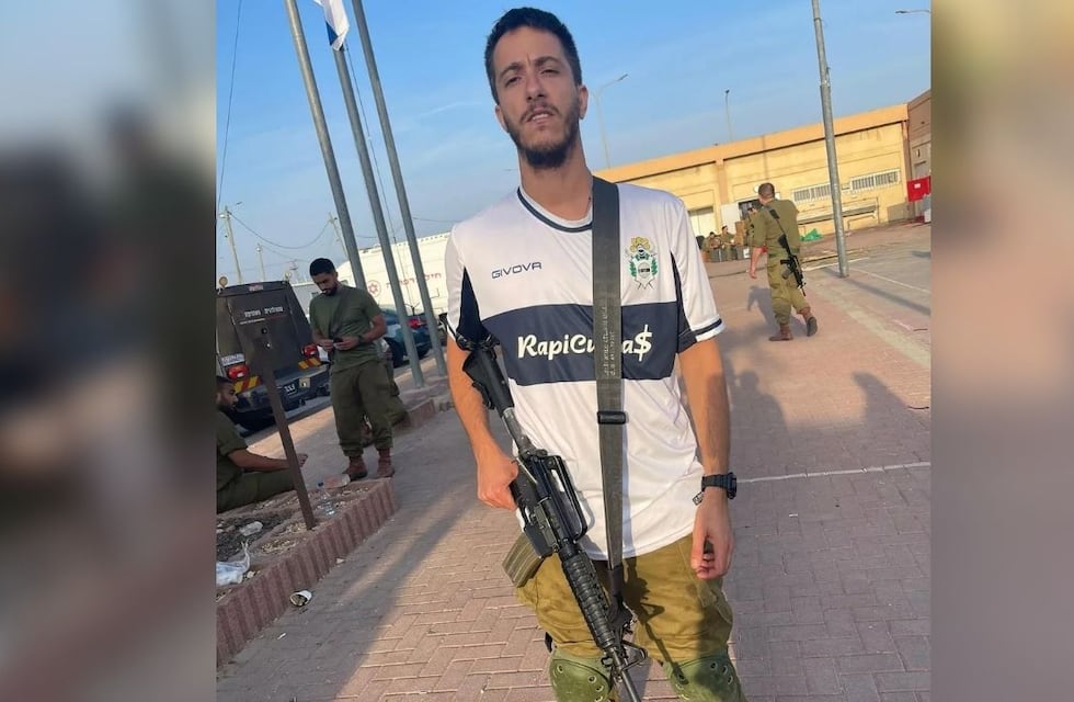 “A la guerra con el mate, el arma, la casaca del Lobo y la 10 de La Pulga”: el platense fanático de Gimnasia que combate en Israel
