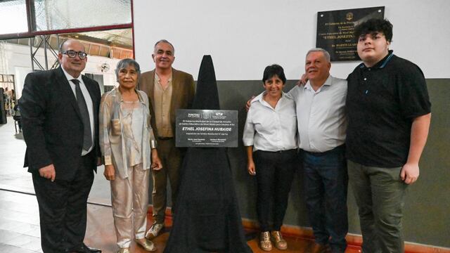 Imposición del nombre «Ethel Josefina Hubaide» al CENMA N° 60 en Arroyito