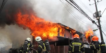 Un niño de La Plata salvó a sus hermanitos de un incendio en su casa.