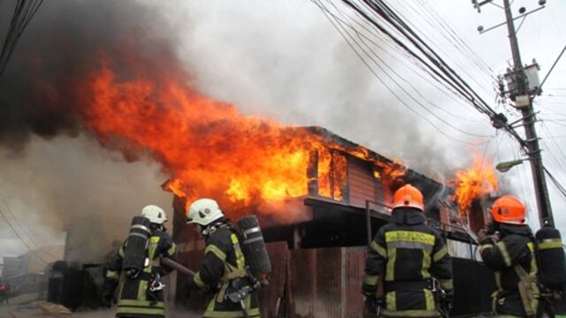 Un niño de La Plata salvó a sus hermanitos de un incendio en su casa.