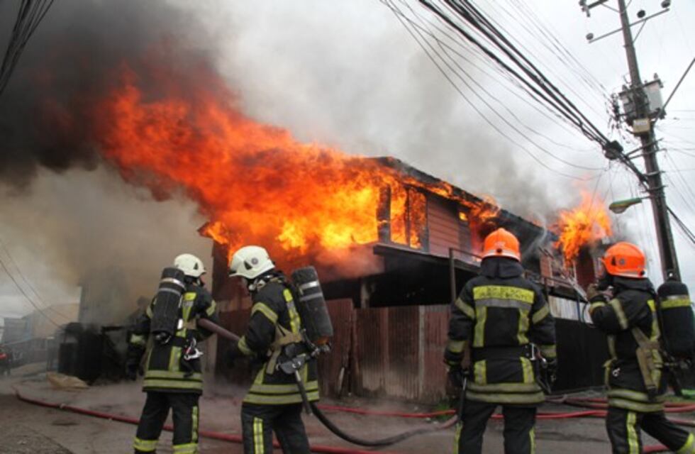 Video: luego de que se incendiara su casa en La Plata, un niño salvó a sus hermanitos del fuego