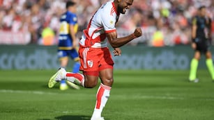 Miguel Borja celebra su gol en el 1-0 de River sobre Boca, en el Kempes, por cuartos de final de la Copa de la Liga 2024.