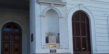 Rompieron el busto de Pedro Burgos en los fesjtejos de Argentina Campeón