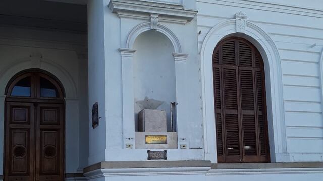 Rompieron el busto de Pedro Burgos en los fesjtejos de Argentina Campeón