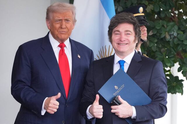Estados Unidos. El presidente Donald Trump recibe a Javier Milei en la Casa Blanca. (AP / Mark Schiefelbein)