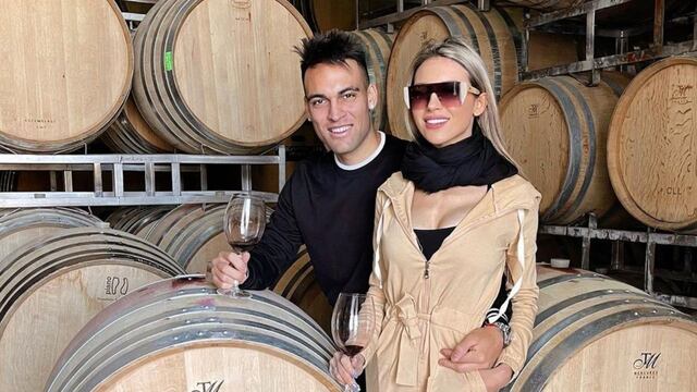 Agustina Gandolfo y Lautaro Martínez probaron su vino elaborado en Mendoza.