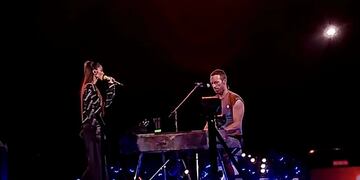 Tini Stoessel cantó junto a Chris Martin, líder de Coldplay. Foto: Los Andes.
