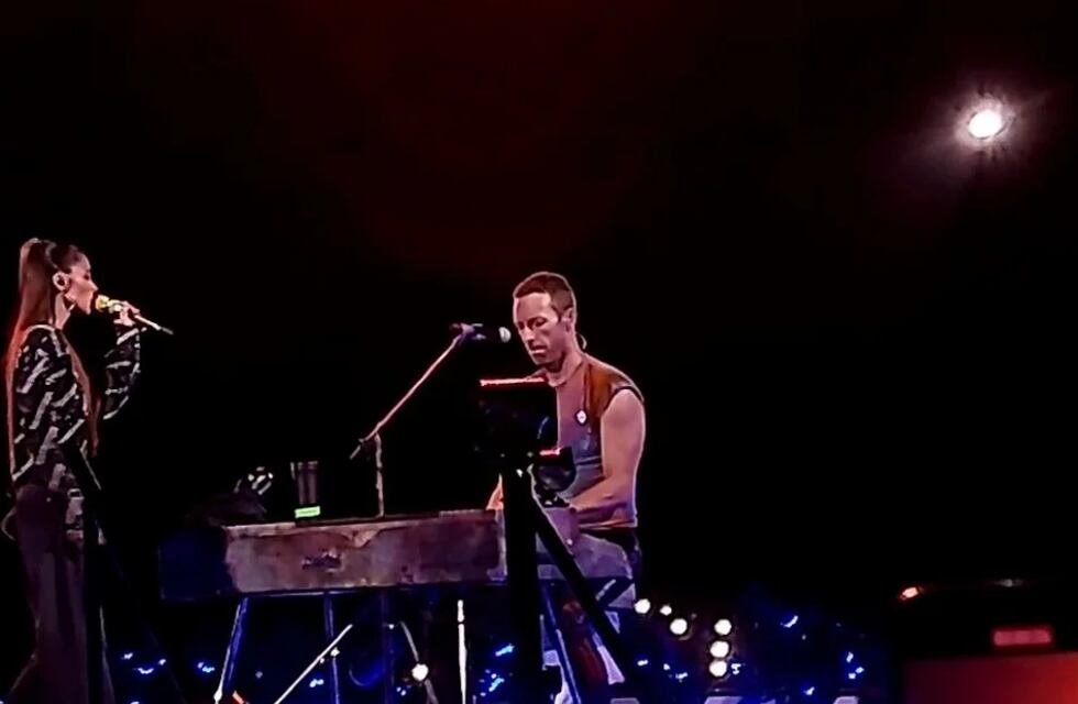 En otra noche mágica, Coldplay invitó a Tini Stoessel a cantar en el escenario del Monumental