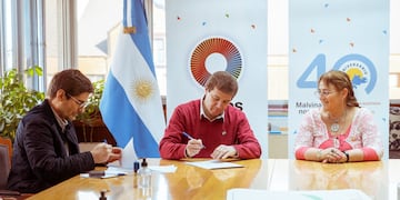 El gobernador firmó el contrato de obra para dotar de infraestructura básica al sector de Barrancas del Pipo