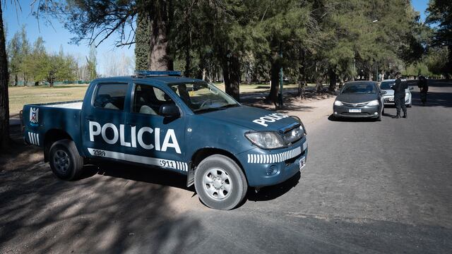 Al menos tres delincuentes robaron un estudio jurídico en Guaymallén, golpearon a las víctimas y las amenazaron con armas. Imagen ilustrativa. Ignacio Blanco/Los Andes