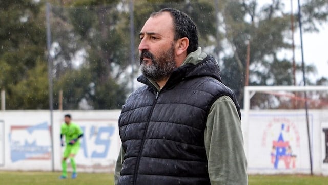 Federico Gómez Peña dejó de ser el DT de Rosario Puerto Belgrano.