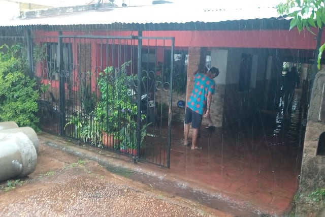 Intensas lluvias provocaron múltiples intervenciones policiales y de bomberos en Misiones.