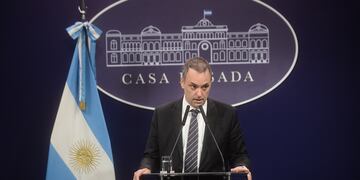 Conferencia de prensa del vocero presidencial Manuel Adorni. (Gentileza Clarín)