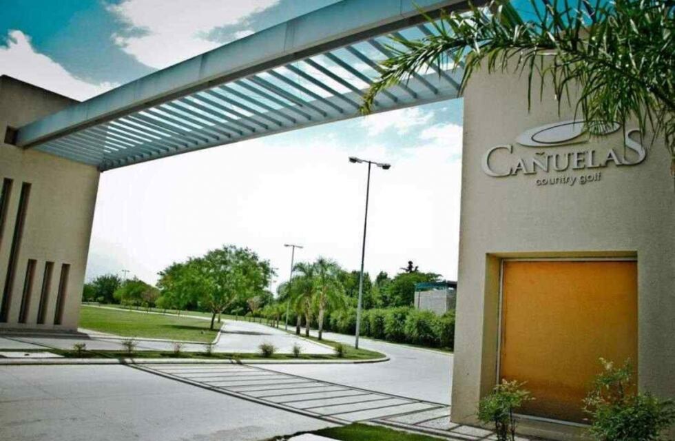 Robaron en un country de Córdoba: se llevaron dólares, joyas y más de un millón de pesos