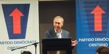 El gobernador Juan Schiaretti estuvo en la sede del Partido Demócrata Cristiano.