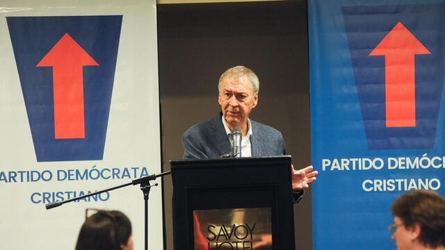 El gobernador Juan Schiaretti estuvo en la sede del Partido Demócrata Cristiano.