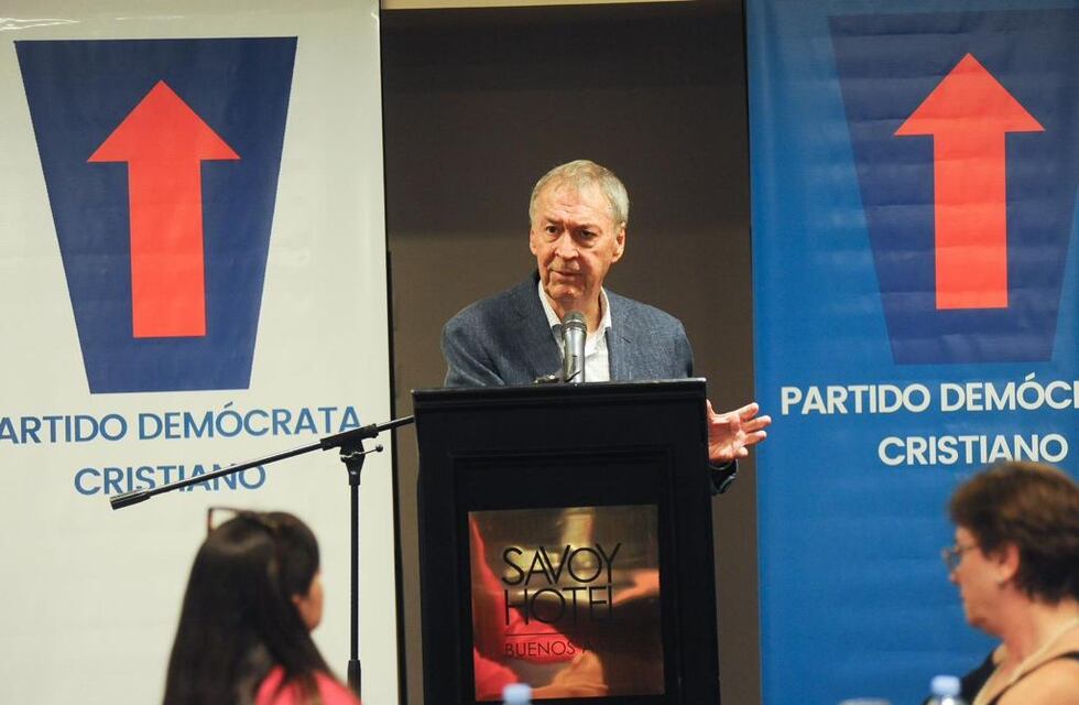 Schiaretti apuntó contra la propuesta de dolarización de Milei: “Como si fuera así de simple”