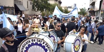 Luz y Fuerza se moviliza en el centro de la ciudad de Córdoba.