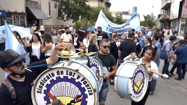 Luz y Fuerza se moviliza en el centro de la ciudad de Córdoba.