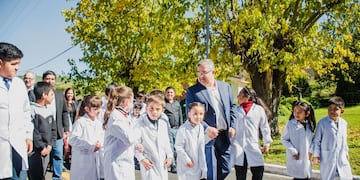 El gobierno asegura el transporte para el interior provincial.