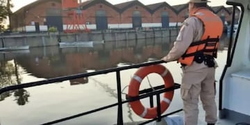 Prefectura en un rescate en plena tormenta. APFDigital.