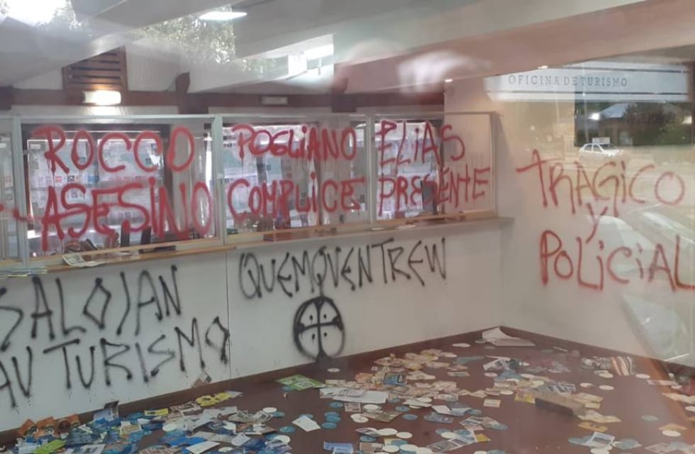 Imputaron a dos mujeres por el ataque a la Oficina de Turismo de El Bolsón