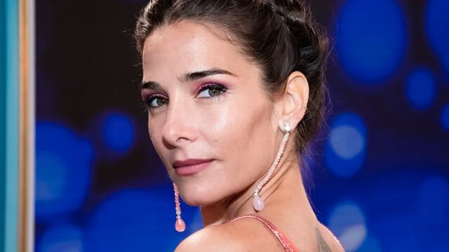 Juana Viale se cortó un mechón de cabello en solidaridad con las mujeres en Irán.