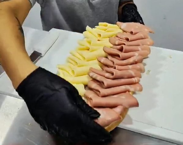 El sándwich de mortadela y queso que se volvió viral.