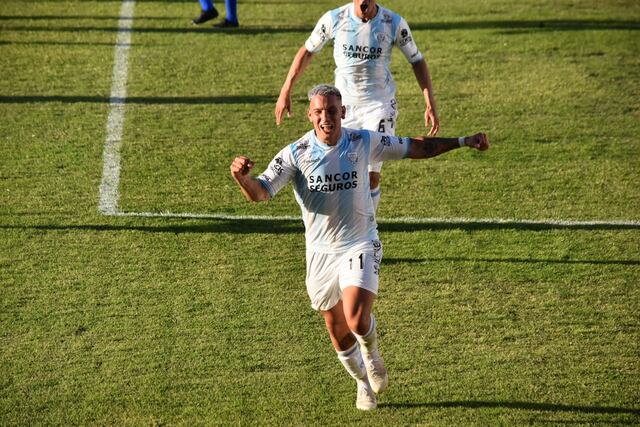Enzo Copetti, autor de dos goles en la victoria de Atlético de Rafaela sobre Tigre por 3 a 2