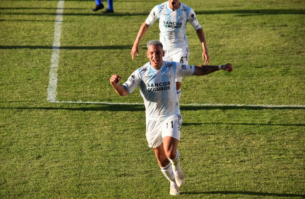 Enzo Copetti se lleva sus goles a Racing Club de Avellaneda