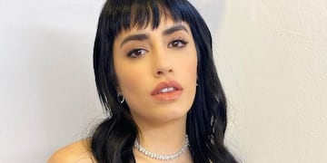 Lali Espósito posó con un total black engomado.