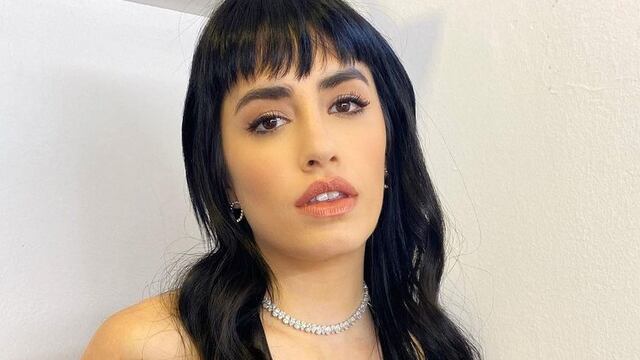 Lali Espósito posó con un total black engomado.