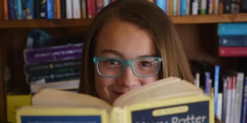 La neuquina de 11 años que ganó un premio por leer más libros en un año.