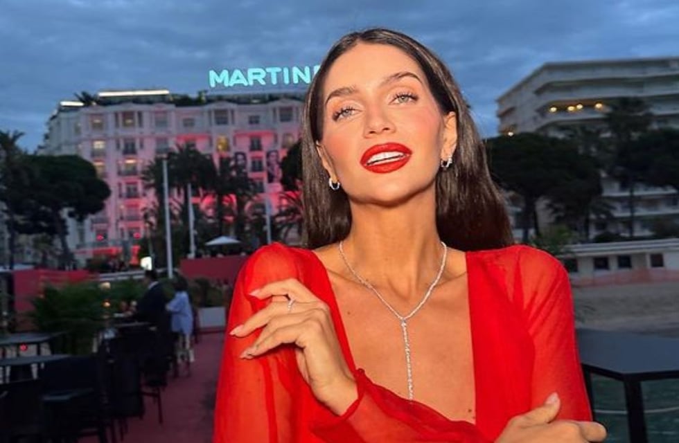 Transparencias, brillos, y tajo pronunciado: Zaira Nara mostró fotos inéditas del Festival de Cannes