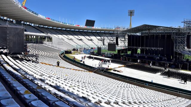 El escenario para el show de Joaquín Sabina, de cara a la platea Gaparini (José Gabriel Hernández / La Voz).