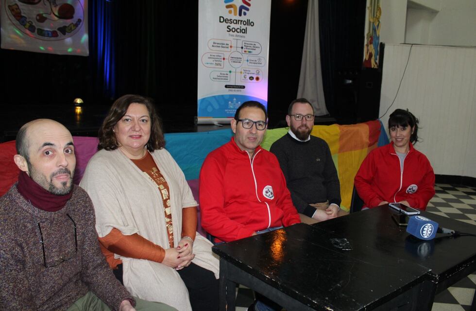 Show gratuito de la Compañía Había una Vez en la Biblioteca Sarmiento de Tres Arroyos