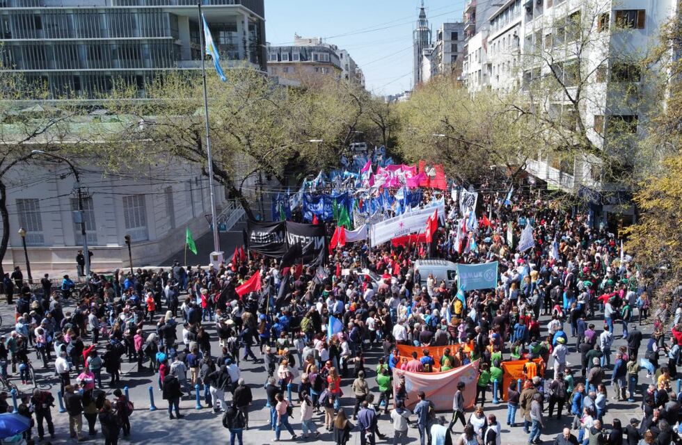 Tras el atentado a Cristina Kirchner, se realiza movilización por la democracia y la paz social en Mendoza