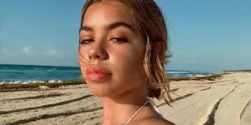 Anna Chiara revolucionó su Instagram con un vestido rojo fuego