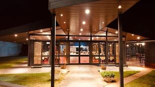 Un restaurante invitó a almorzar a bomberos en Córdoba.