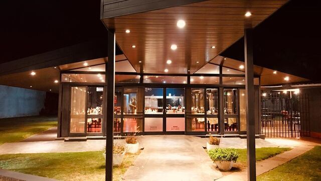 Un restaurante invitó a almorzar a bomberos en Córdoba.
