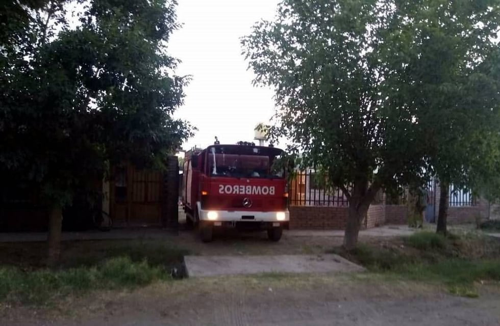 Incendio en Villa Atuel: los bomberos lograron contener el fuego y no hay heridos