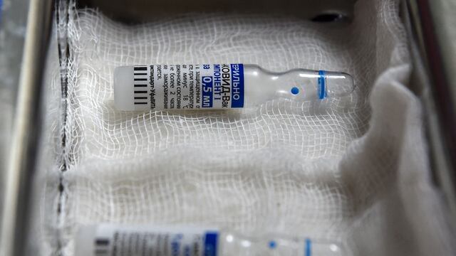 Vacunación: Tucumán recibió 21.600 dosis del segundo componente de Sputnik V