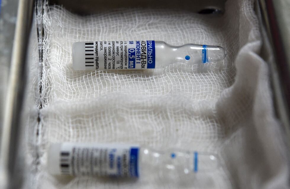 Vacunación: Tucumán recibió 21.600 dosis del segundo componente de Sputnik V