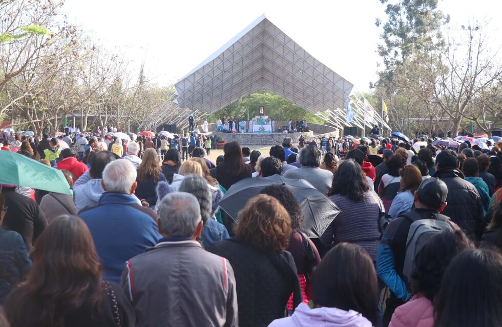 Miles de fieles rinden honores en Jujuy a la Virgen del Rosario en su día