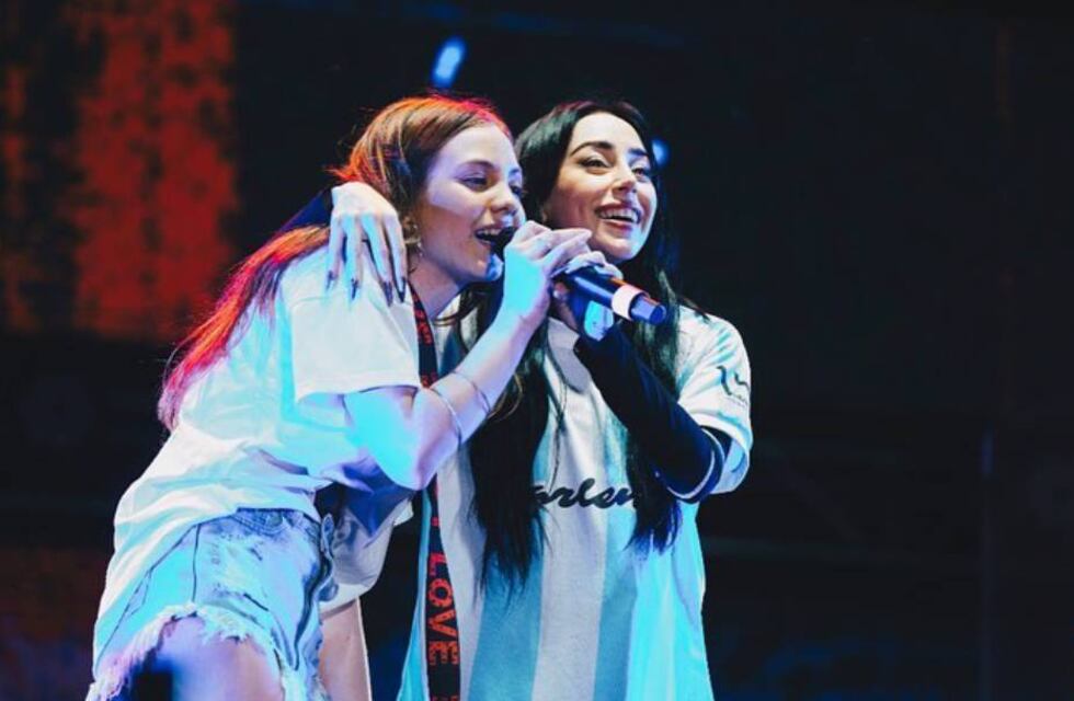 Fue a ver a Nicki Nicole y le propuso casamiento a su novia en el escenario